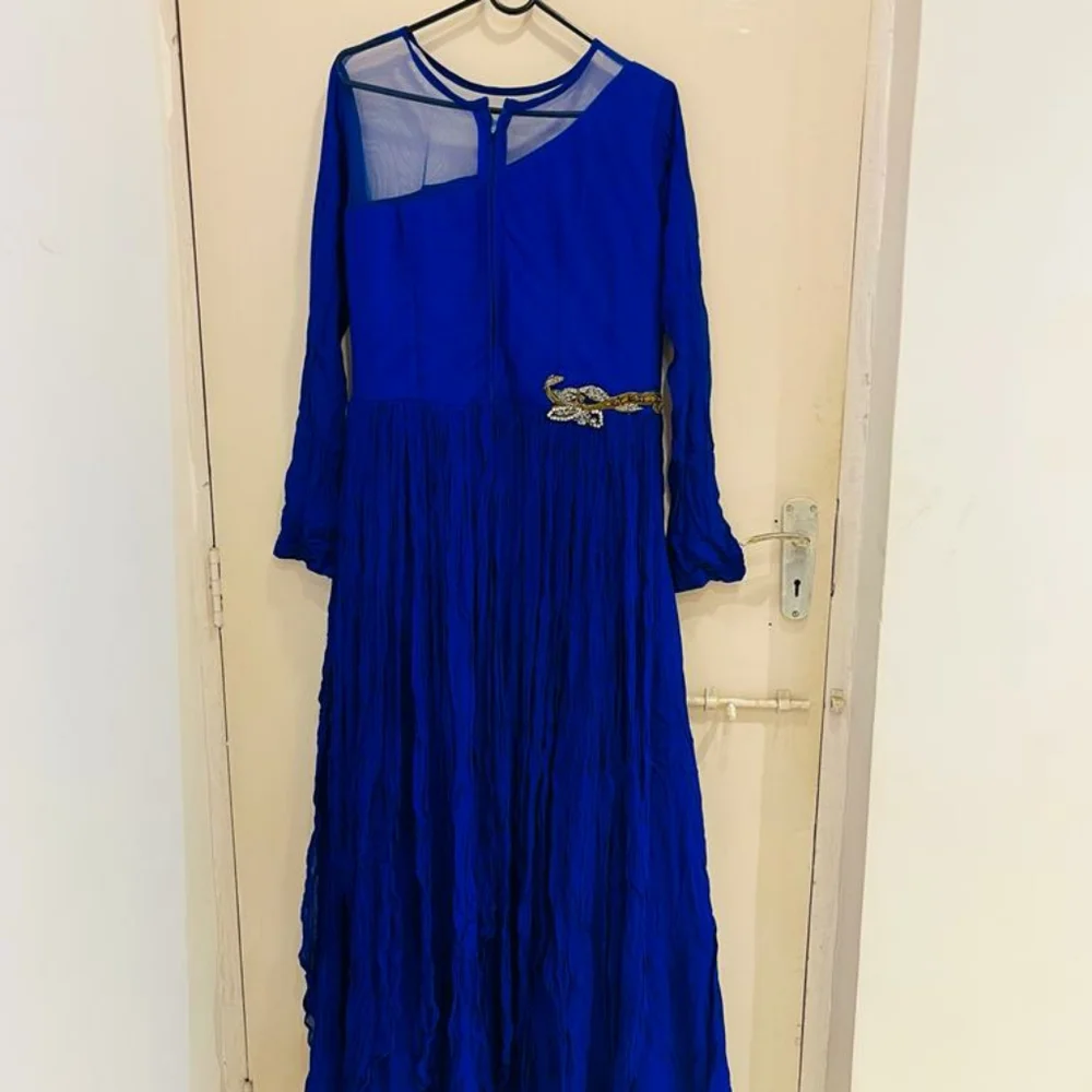 Blue very beautiful gown - Picture 10 of 12